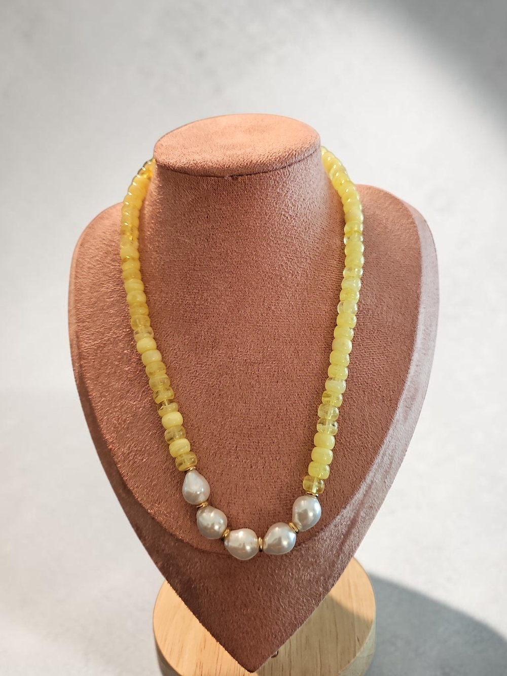 Nwt Sassified Boutique Yellow Beaded Necklace with Pearl Accents.
